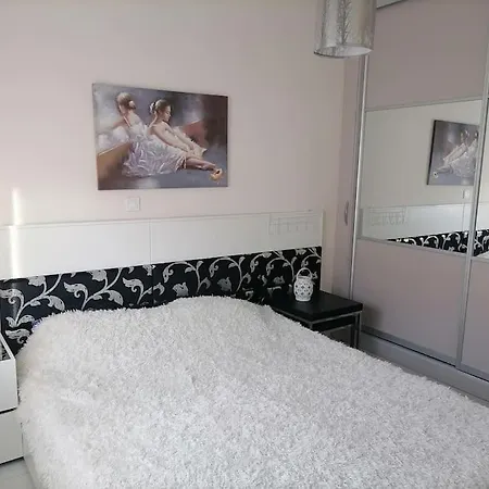 Appartement 1 км от пляжа, 10 минут от аэропорта, есть паркинг *